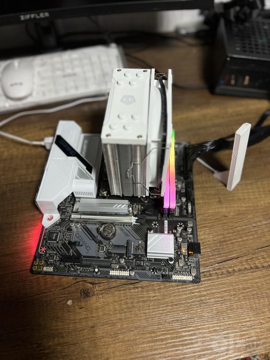 Ddr5 16gb +Core i5 12400F + B760 Gaming Wifi6