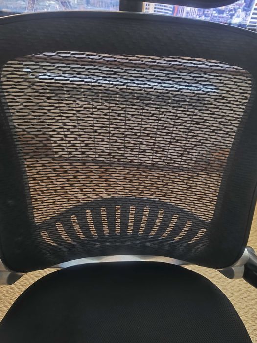 Офис Стол Голям Черен Meш Широка седалка 54/50cm Опора за глава