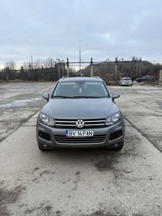 VOLKSWAGEN Touareg