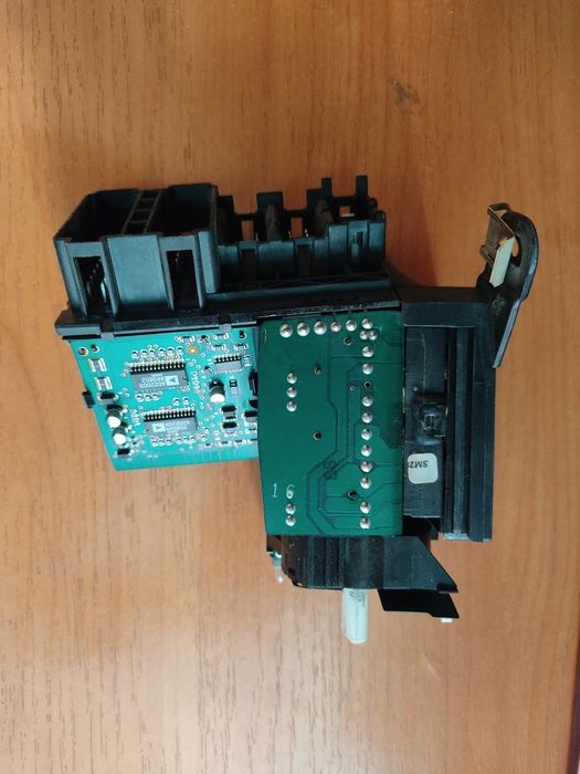 Блок предохранитель 210