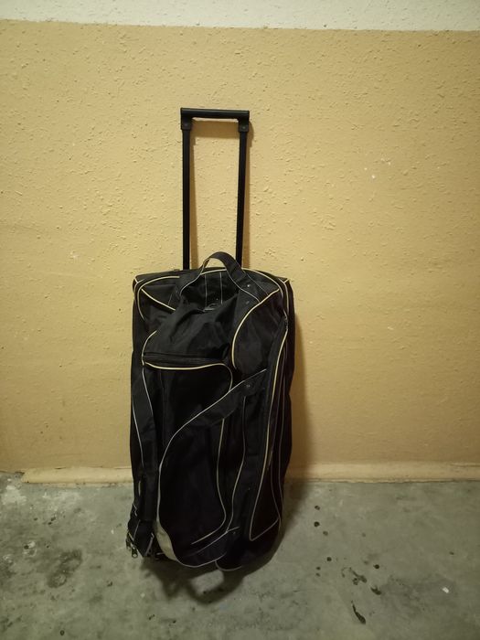 Продаётся чемоданы