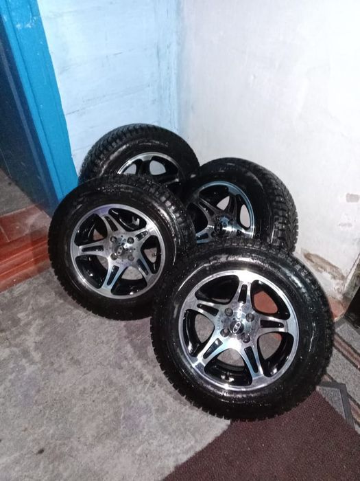 Продам диски с зимней резиной на 14