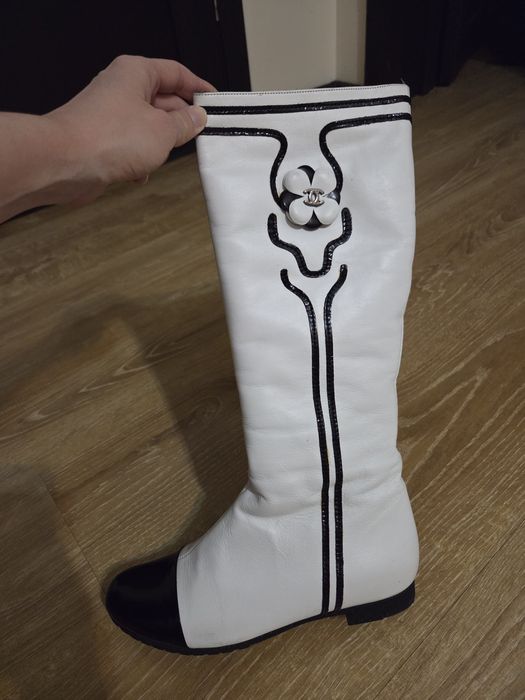 Женские сапоги белые