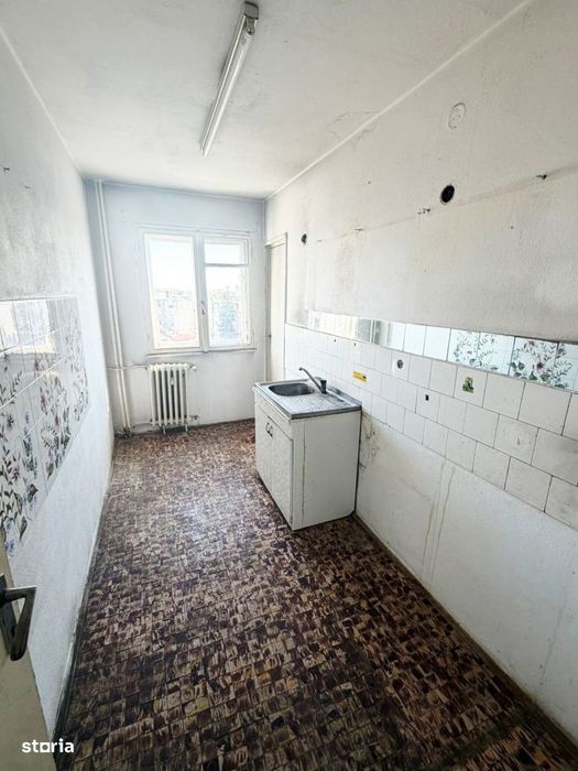 Apartament 3 camere decomandat, etaj intermediar - Vlaicu