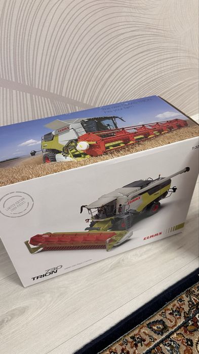 Продам игрушечный комбайн