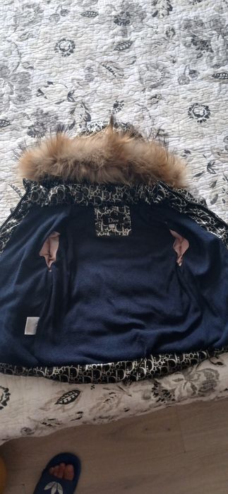 Продам детскую зимнею куртку