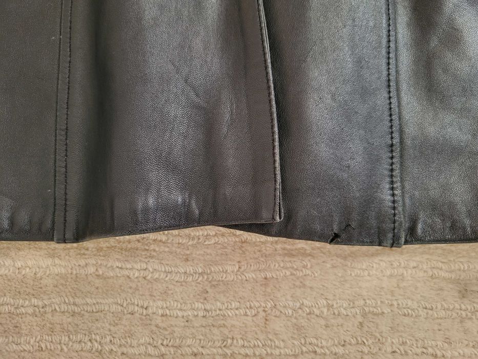 Haina neagra-dama-piele naturala , mar. 40 (cu gaici pentru blana)