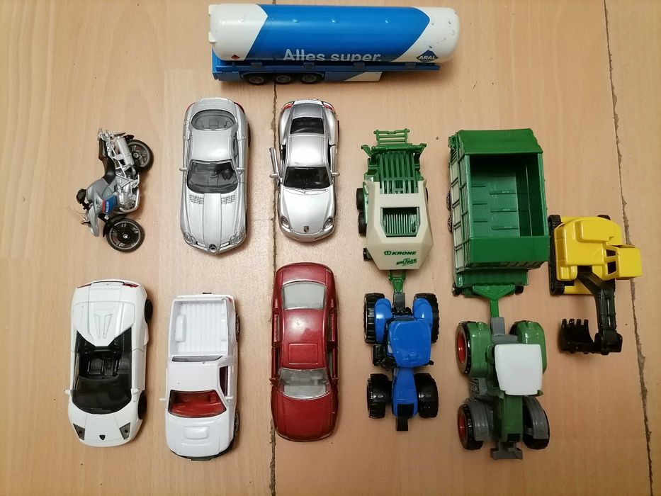 Mașinuțe siku  lot de 50buc.+set de parcare