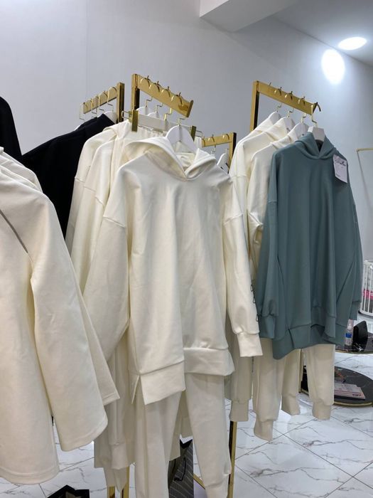 Рейл вешалка для магазина , бутика, ателье