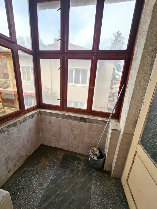 3-етажна къща с двор и гараж в идеален център на Велинград