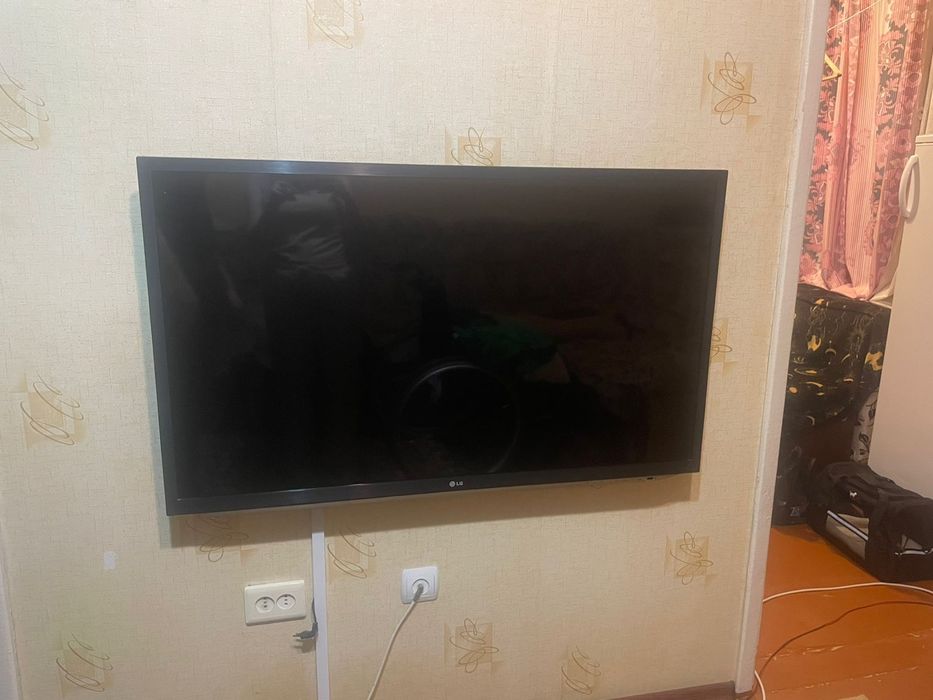 LG телевизор. Без Смарт ТВ
