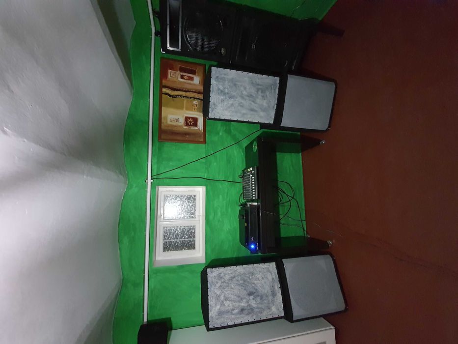 Boxe si basi cu Mixer mackie ca nou de vanzare si boxe platane statie