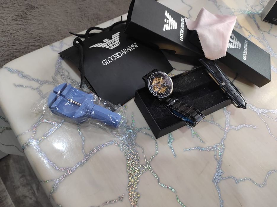 На подарок продам часы