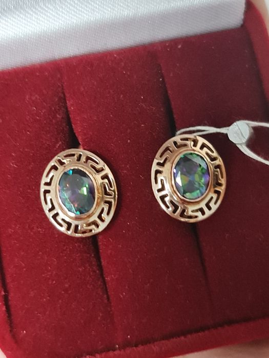 Золотые серьги с мистик топазом