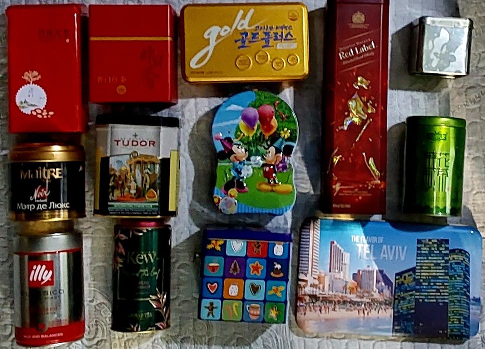 Посуда стекляная, фарфоровая,деревяная, винтажная, жестяные коробки.