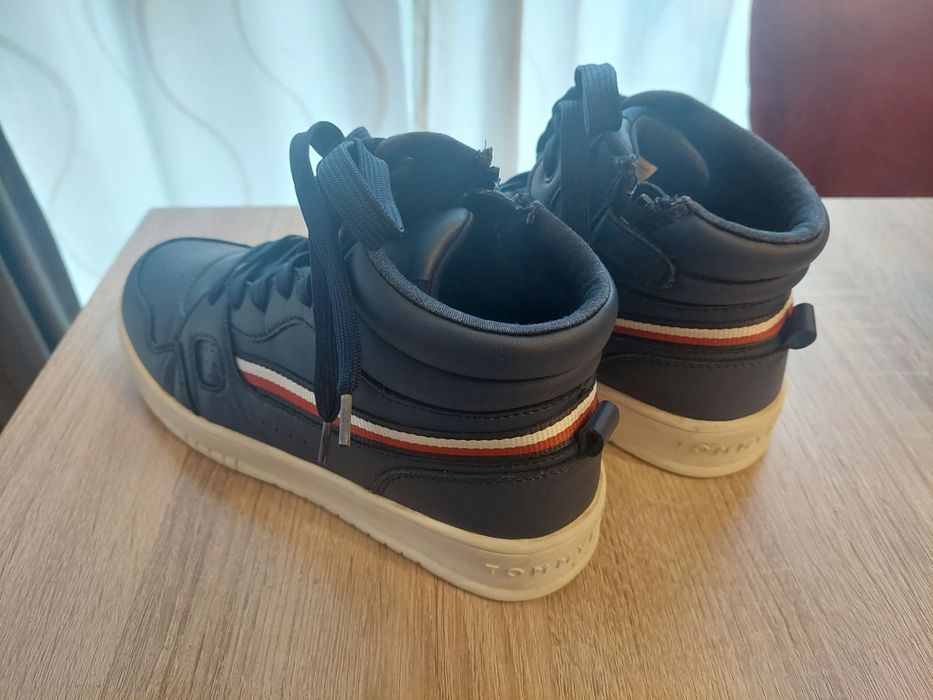 Кецове Tommy Hilfiger като нови 38 номер