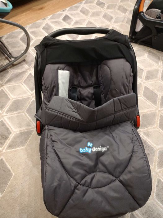 Столче за кола Leo на Baby design с адаптери за количка