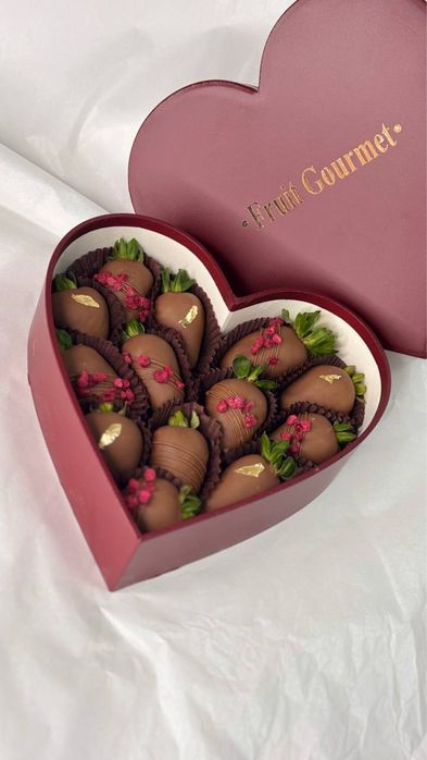 Клубника в шоколаде qulupnay shokolad Подарки — вкусное напоминание