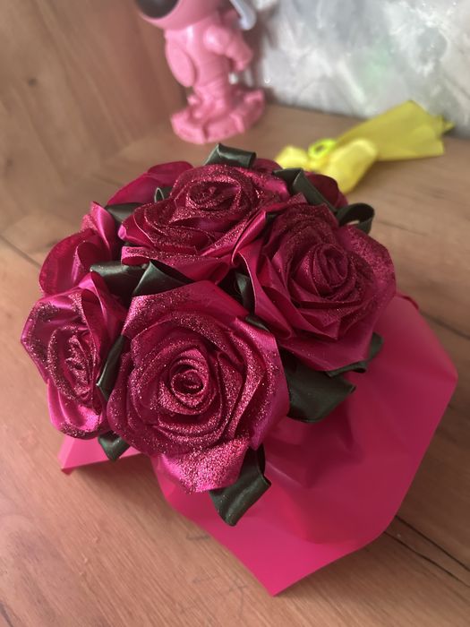 Продам розы из атласной ленты