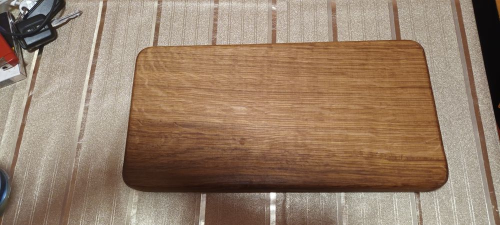 Кухненска дъбова дъска за рязане. Размер  31×17×2 см.Цена-15 лв.