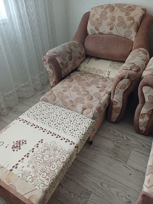 Продам диван и одно кресло