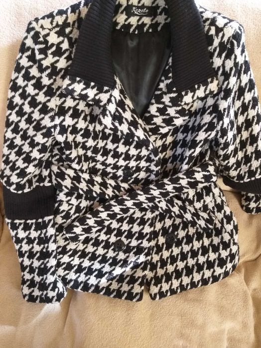 Късо вълнено палто