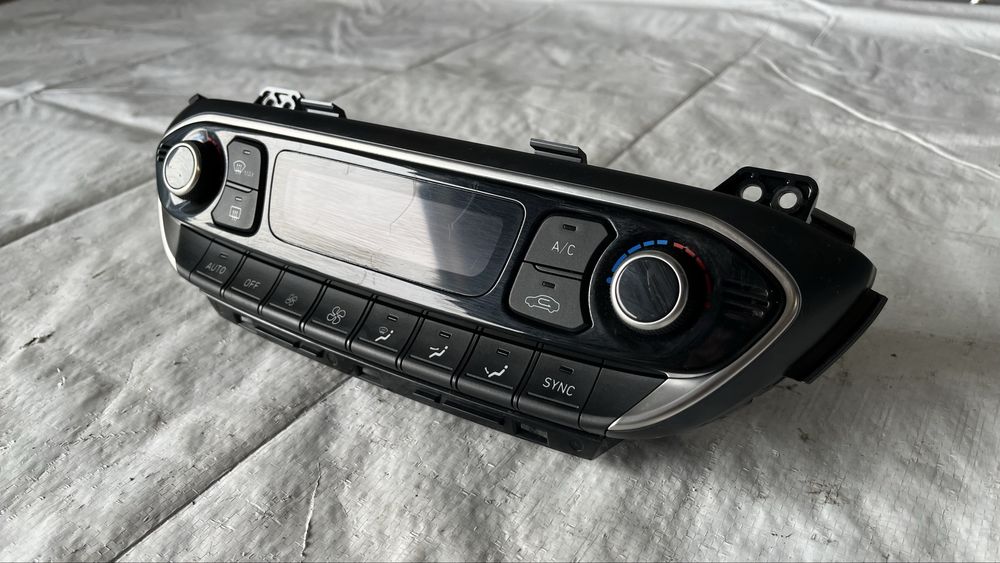 Панел за климатроник Hyundai i30 2017-