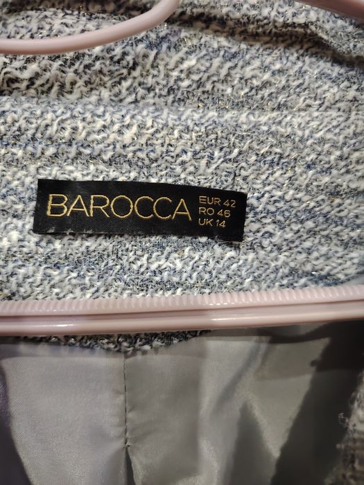 palton damă din stofă bouclé, croială clasică”.