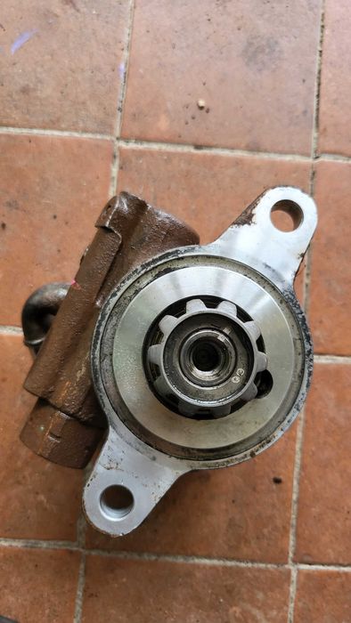 Хидравлична помпа за toyota land cruiser