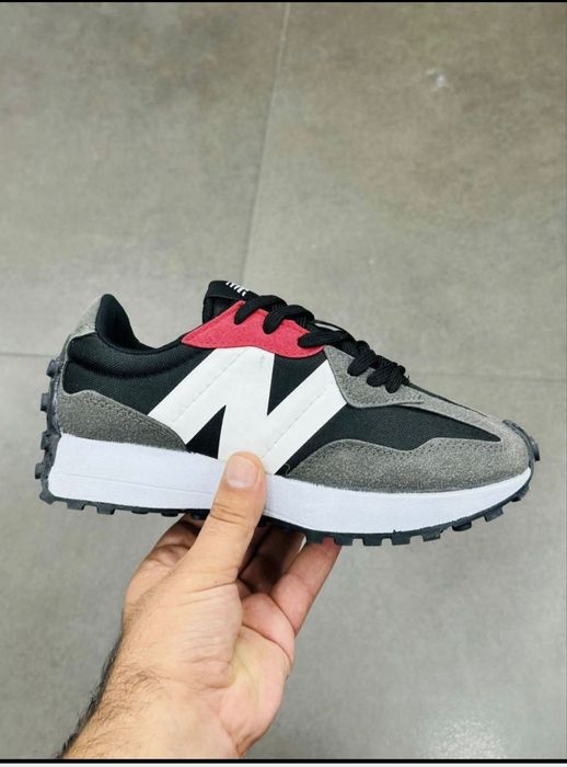 New Balance 327.