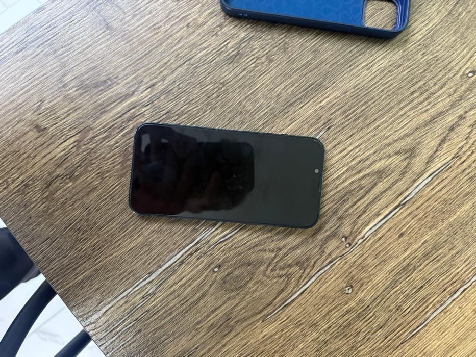 Продам айфон 13