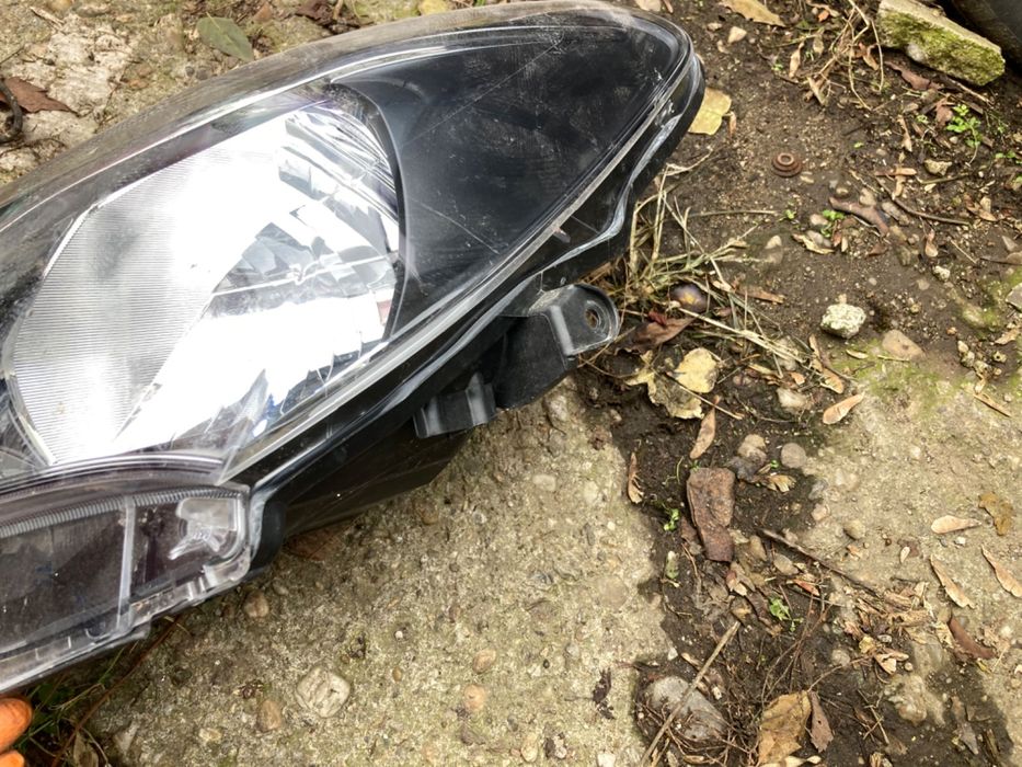 Far Toyota yaris 3 Facelift 2017 - 2019 faruri