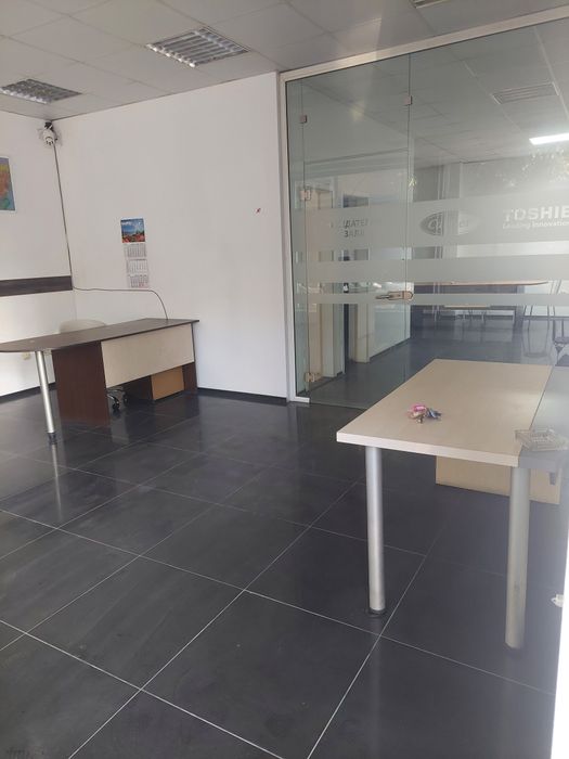 Дава се под наем Магазин в Шумен, Център - 81 кв.м за 306 € - Снимка #1