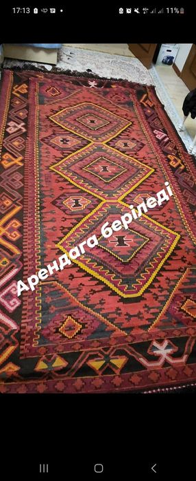 Қолдан тоқылған қазақы кілем