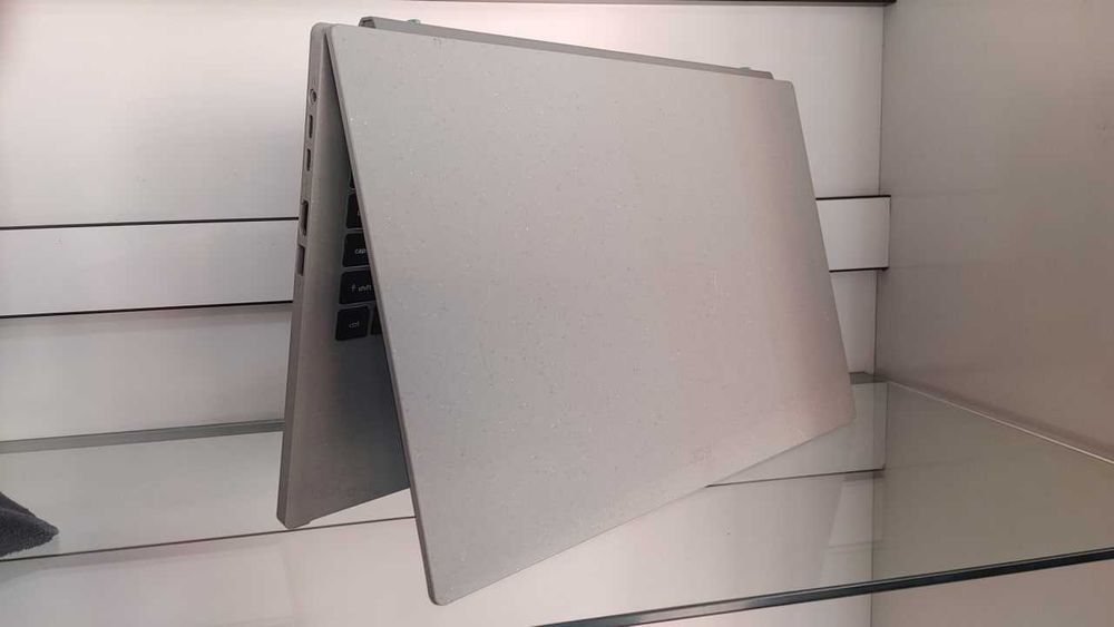 Acer Vero 15.6 FHD i5-1335U 8/256gb (yangidek)