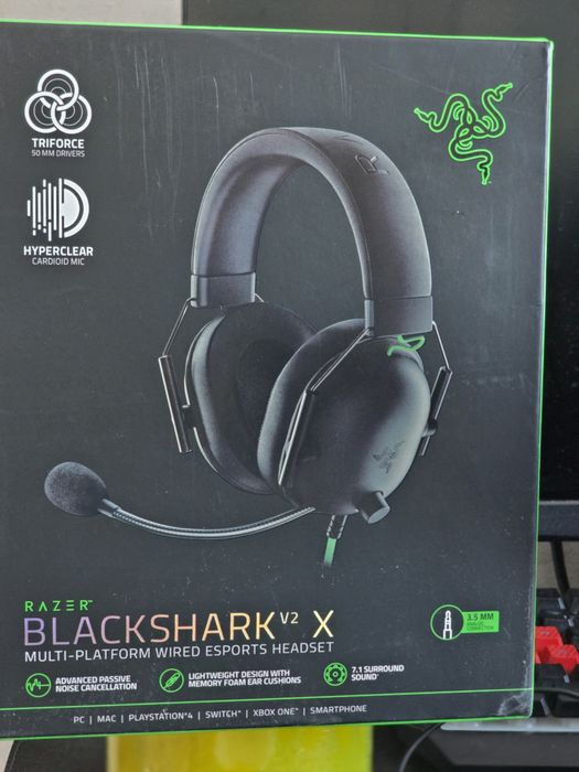 Наушники с микрофоном