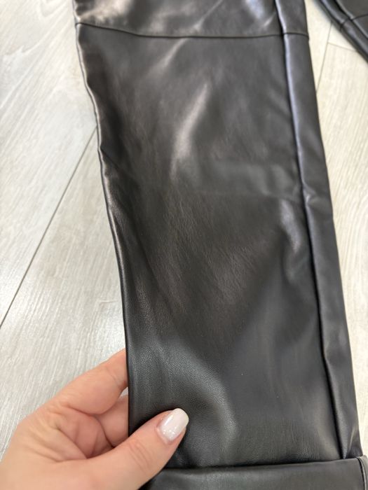 Кожен черен панталон