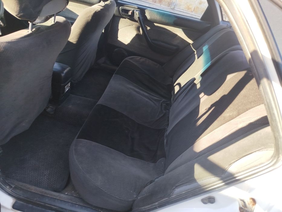 Автомобиль Тойота Карина е