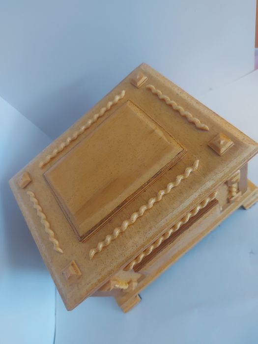 Шкатулка деревянная.