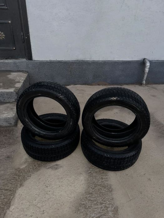 Зимные шины 215/55R17