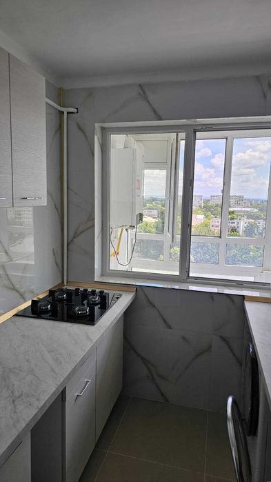 Ateneu piata Chirila Tatarasi Apartament de 3 camere decomandate nou renovate