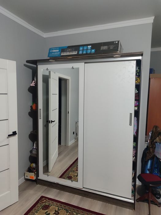 Шкаф с зеркалом бу