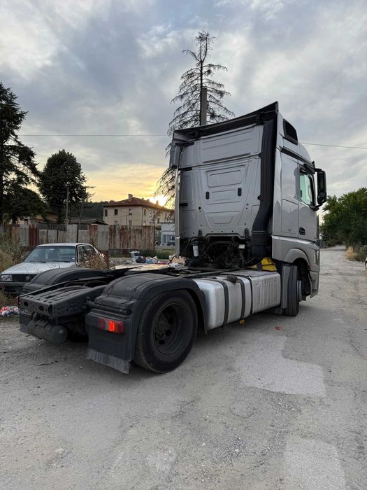 Влекач Mercedes-Benz Actros на части 2015