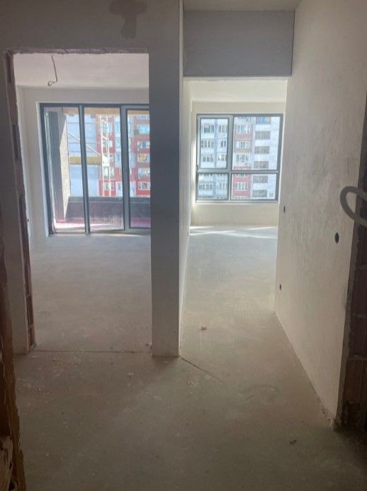 Продава се Тристаен апартамент в София, Банишора - 95 кв.м за 2295 €/кв.м - Снимка #2