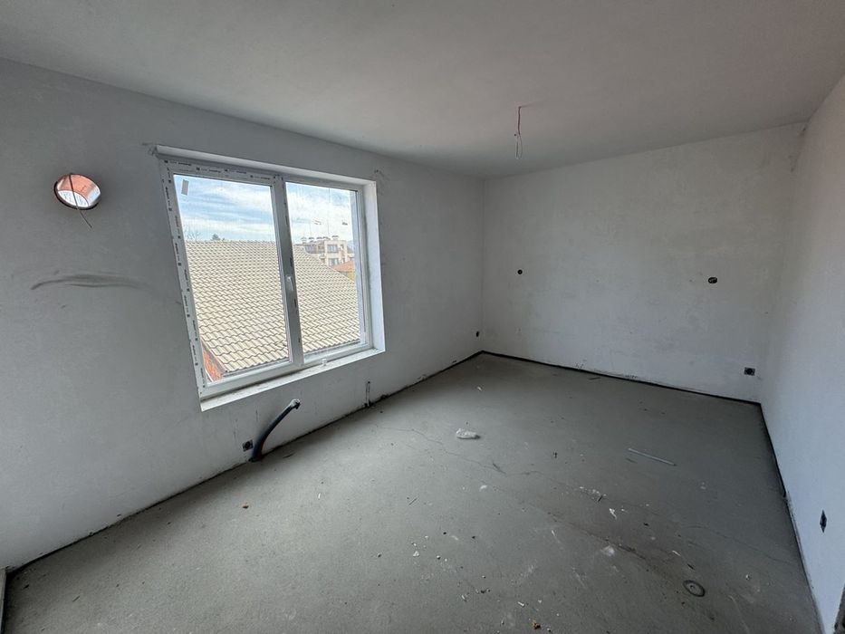 Просторен четиристаен апартамент в ж.к. Карпузица!