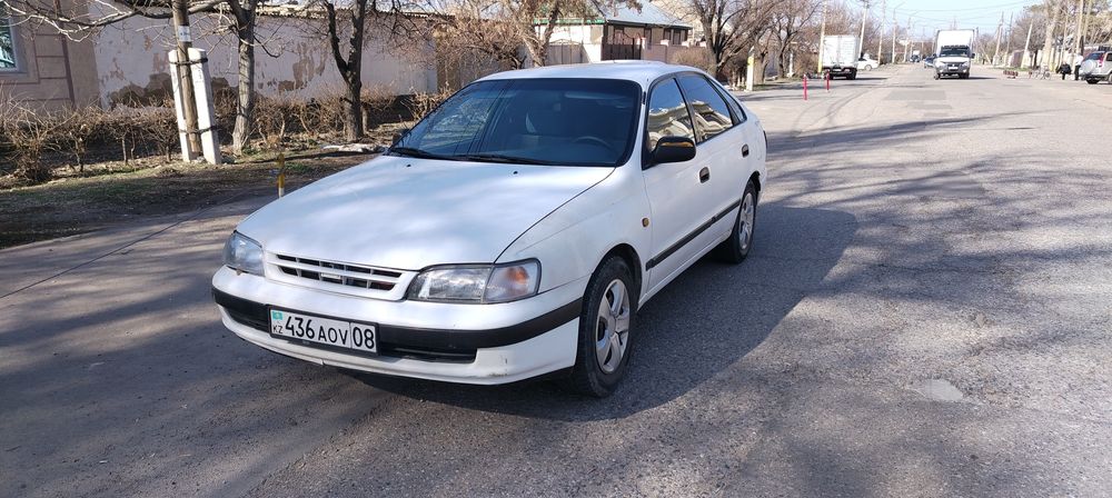 Тоета карина е продам