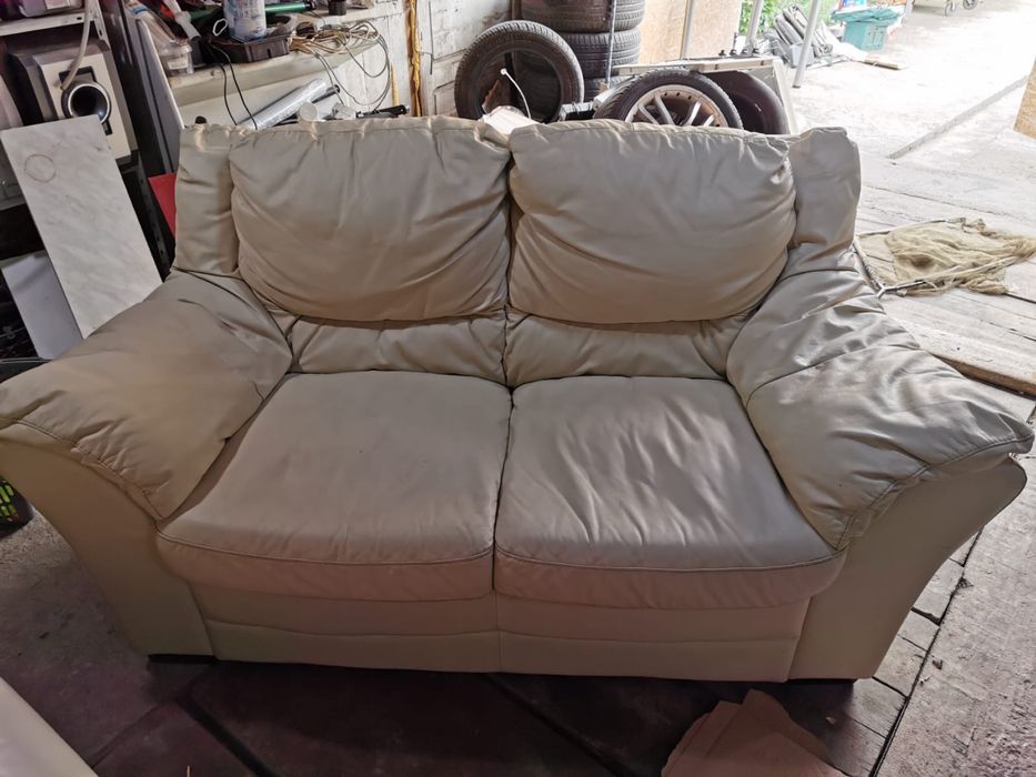 Canapea din piele naturală albă