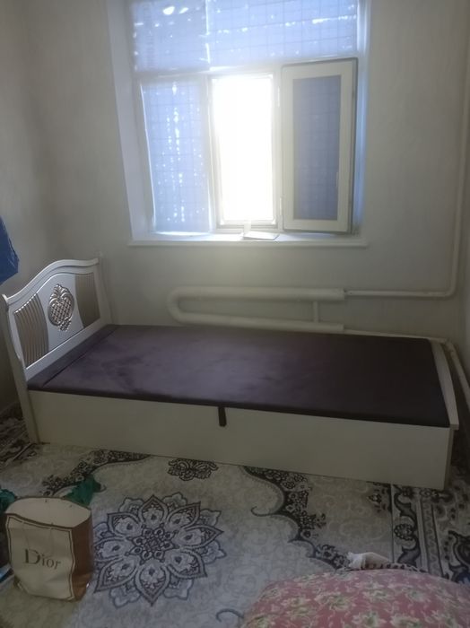 Bir odamlika kiravat yangi holati to'p toza icha ochilad karovat