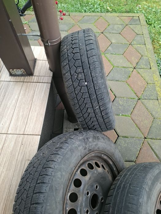 Vand 2 cauciucuri iarna