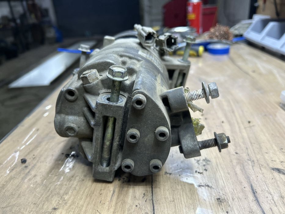 Ниссан помпа, термастат Компрессор кондер